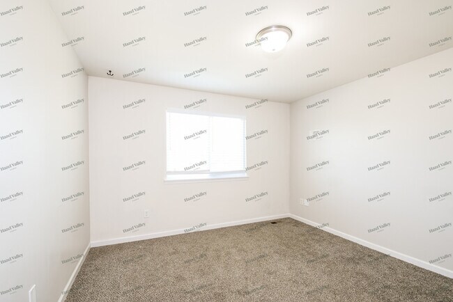 Building Photo - 1650 Woods Mill Dr