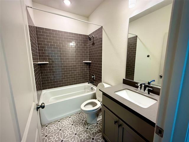 Building Photo - 3672 Wellesley Ave