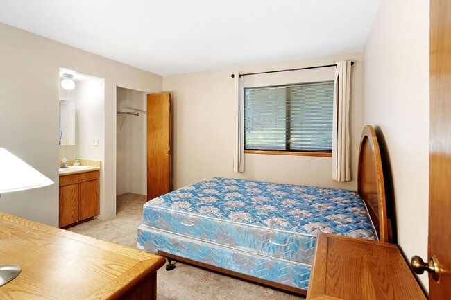 Building Photo - Year lease! Best deal in Silverthorne! HEA...