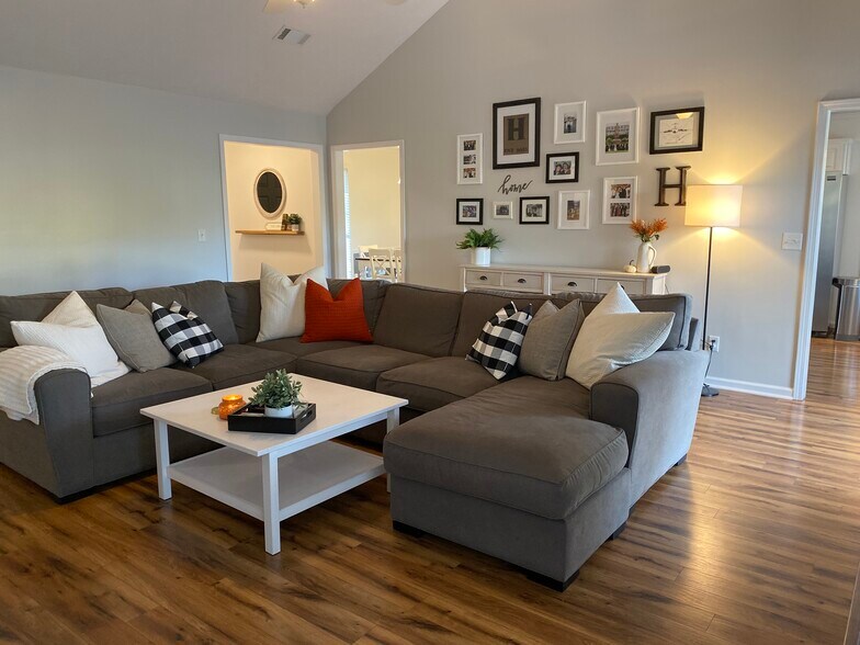 Building Photo - 54 N Butternut Dr