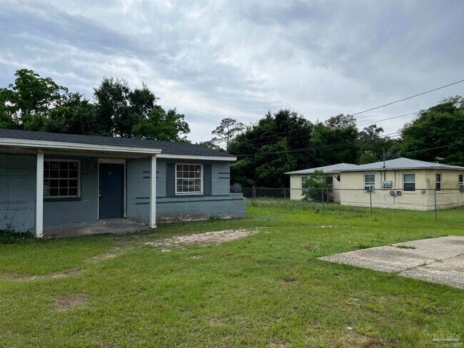 Primary Photo - 4 Ellis Dr