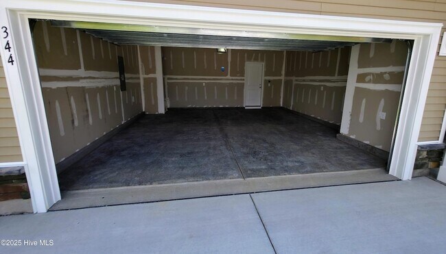 Building Photo - 344 Eagle Claw Dr