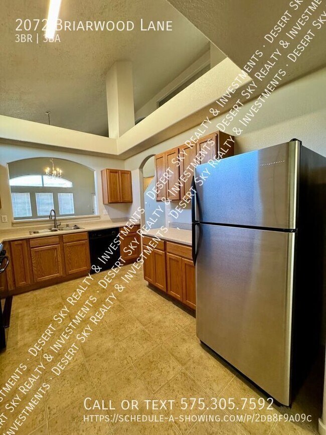 Building Photo - 2072 Briarwood Ln