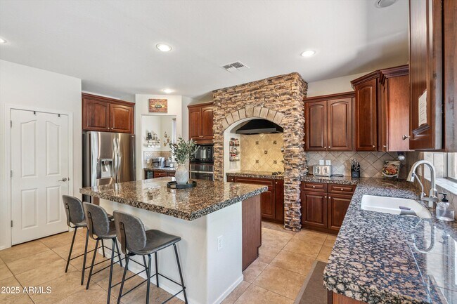 Building Photo - 2418 W Bramble Berry Ln