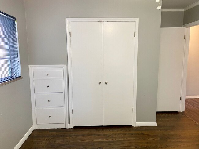 Building Photo - Remodeled Westgate Home with Attached Prof...
