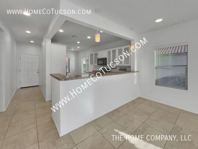 Building Photo - 34584 S Bronco Dr