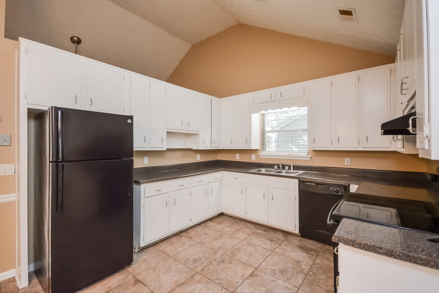 Building Photo - 130 Branchwood Dr