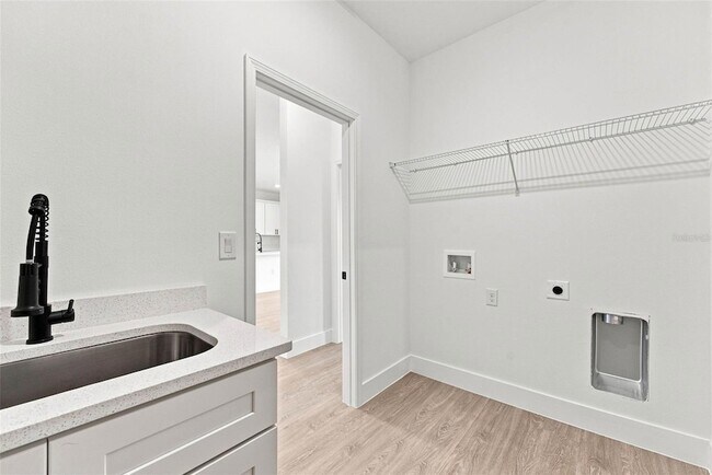 Building Photo - 143 Gondolier Pl