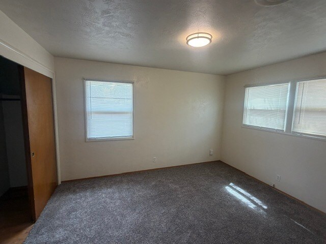 Building Photo - 1514 Maplewood Dr
