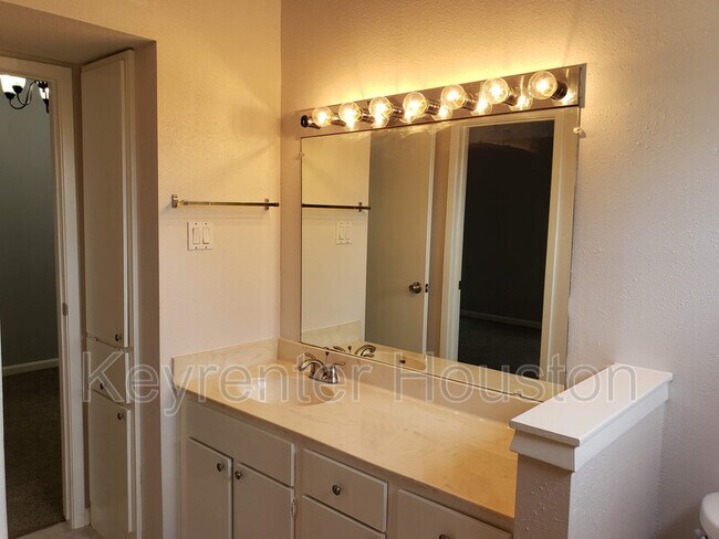 Building Photo - 6750 Sands Point Dr