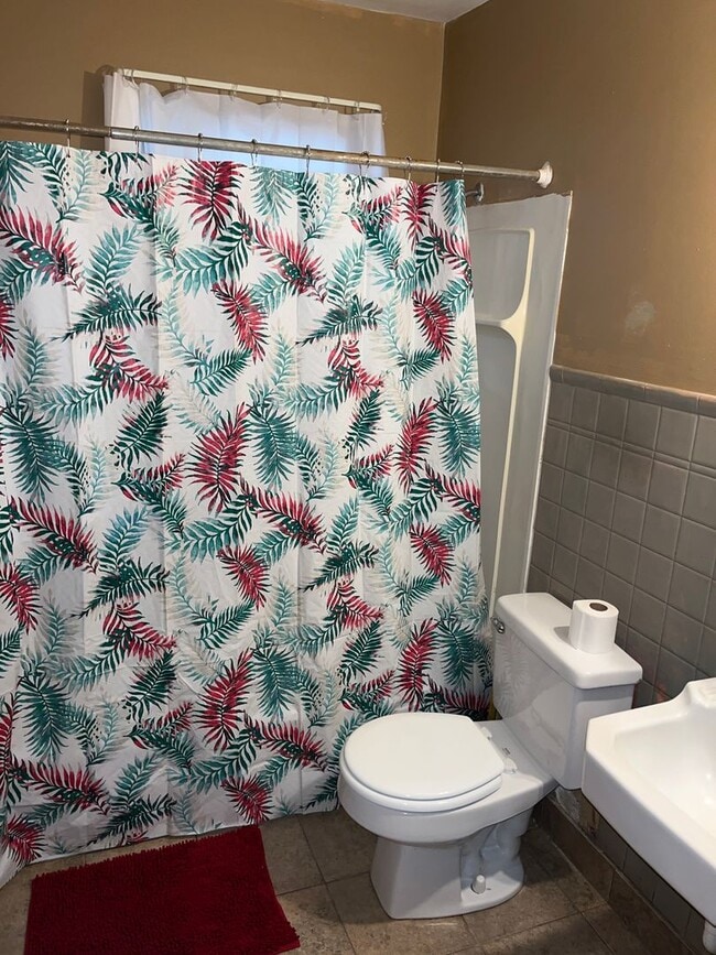 Building Photo - 3 Bedroom home