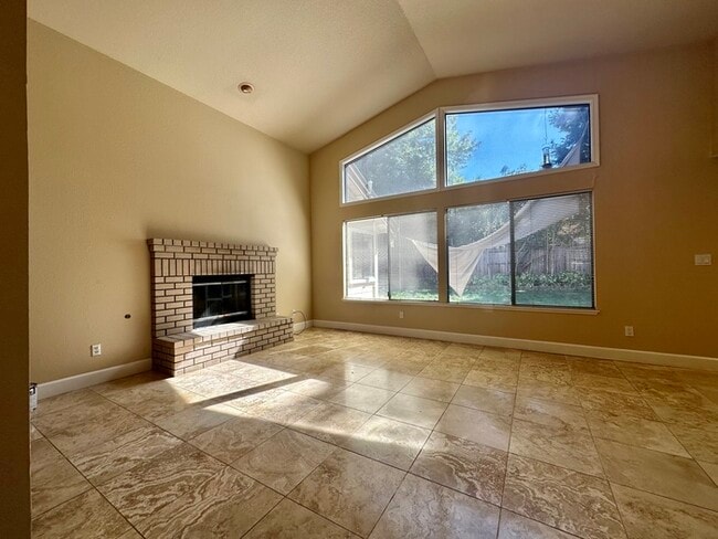 Building Photo - Beautiful 4 Bedroom Single Story For Rent in Gold River!