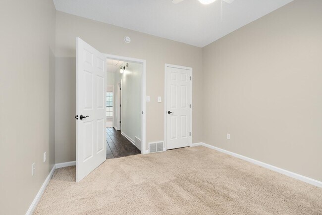 Building Photo - 4905 Springtree Dr