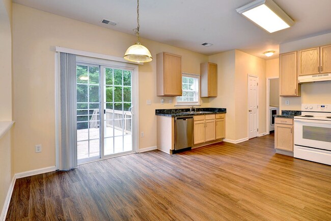 Building Photo - Spacious Home in York County
