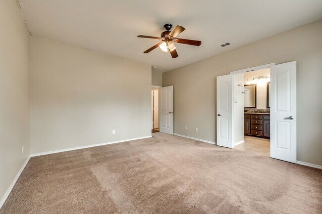 Building Photo - 4032 Martinsburg Dr
