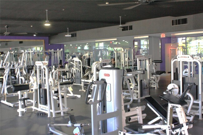 Building Photo - 1035 West Ave