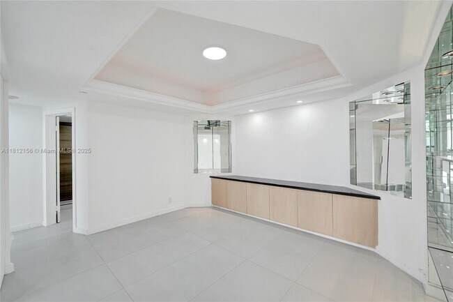 Building Photo - 20281 E Country Club Dr