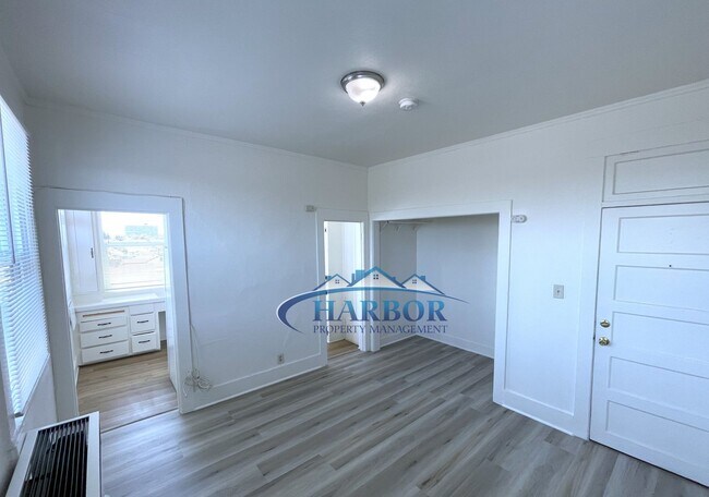 Building Photo - 341 W Amar St