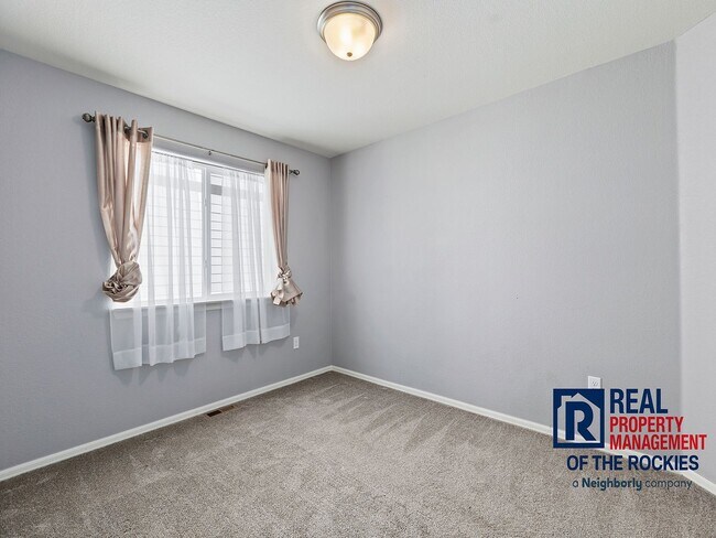 Building Photo - Beautiful, Well-Maintained Ranch Home in S...
