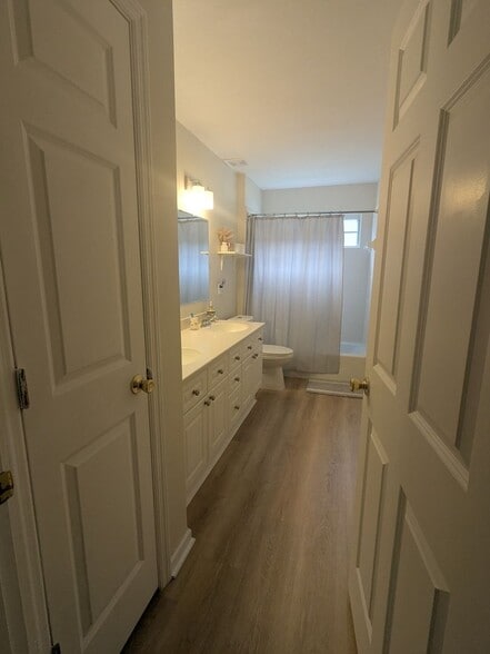Building Photo - 2047 Sunny Dale Dr
