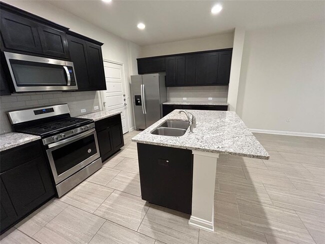 Building Photo - 13800 Lyndhurst St