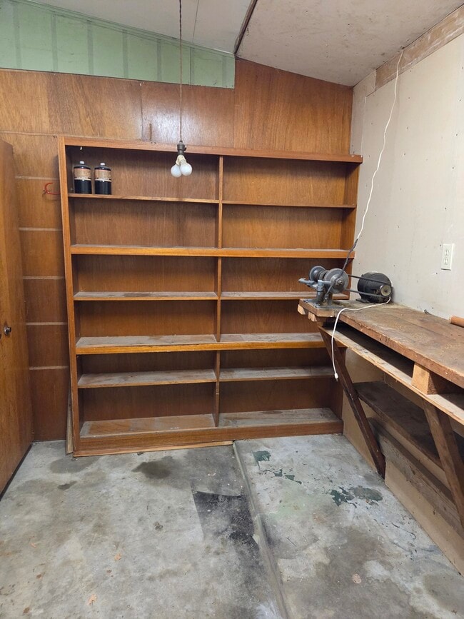 Building Photo - 2215 Terrace Dr