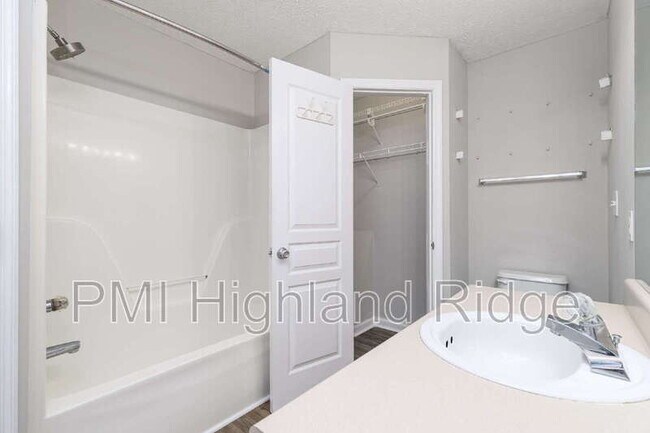 Building Photo - 2414 Lismore Dr