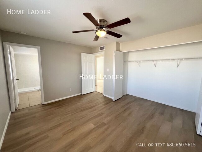 Building Photo - 3 Bed Residence with Fenced Yard in Eloy!