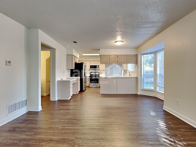 Building Photo - 5412 Big Bend Dr