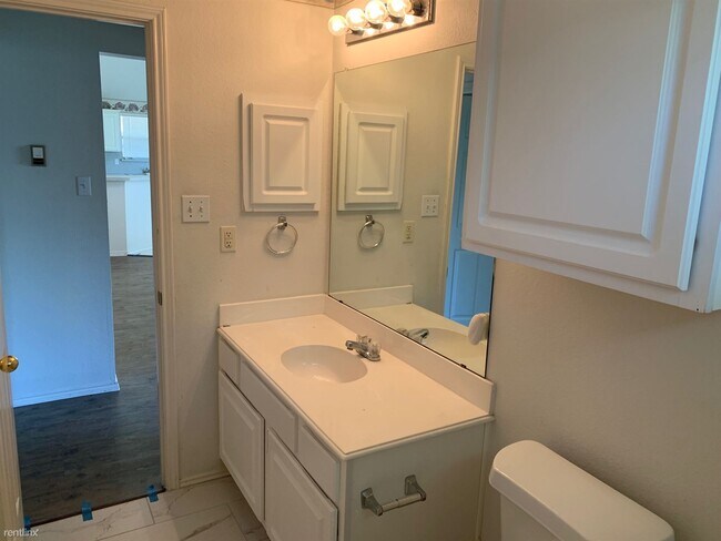 Building Photo - 3 br, 2 bath House - 1142 Robin Circle