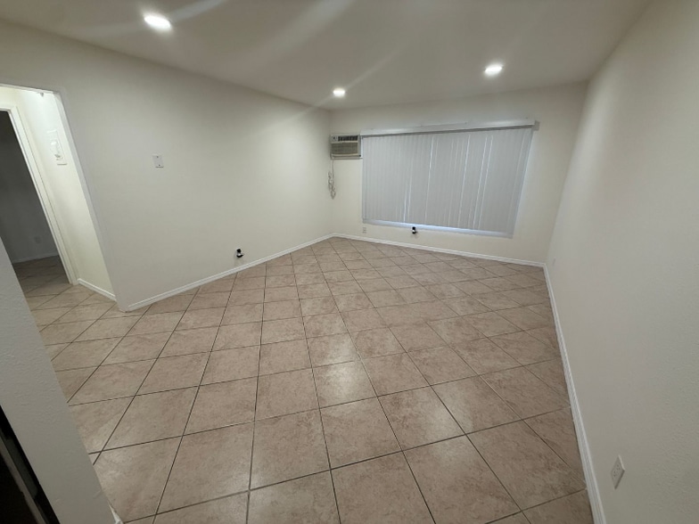 Building Photo - 15525 Nordhoff St