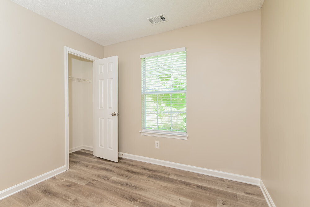 Building Photo - 330 Brookside Dr