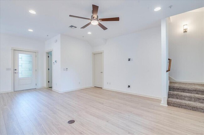 Building Photo - 4006 Valley View Rd