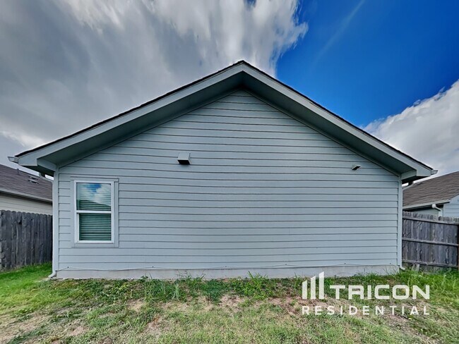 Building Photo - 8443 Amistad Cove