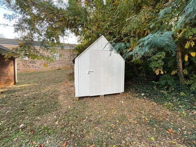 Building Photo - NE HIGH POINT! Newly renovated & painted 3 Bedroom, 2 Bathroom Home