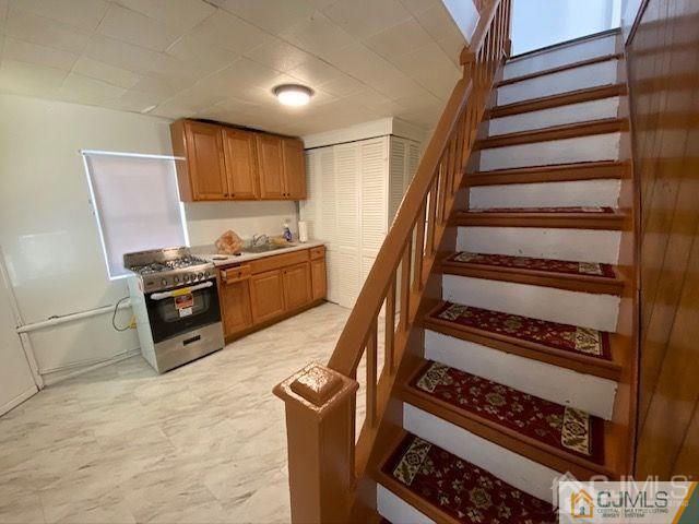 Building Photo - 123 Kossuth St