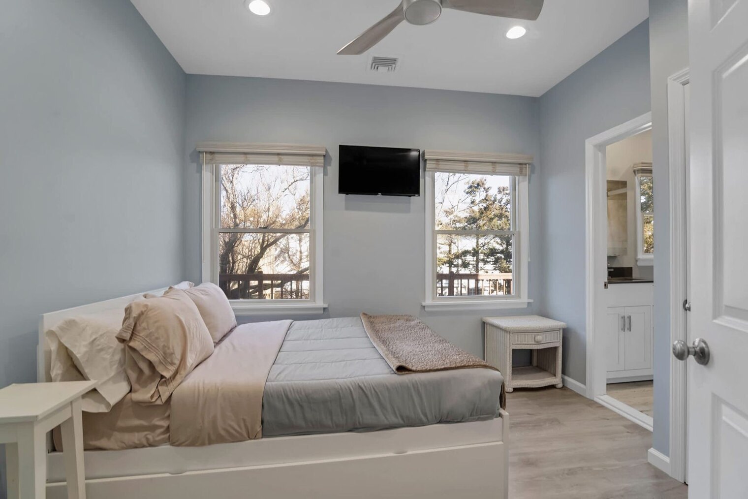 Building Photo - 76 Creek Rd