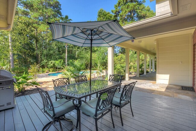 Building Photo - 10819 Lake Windcrest Blvd