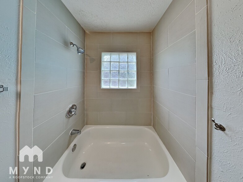 Building Photo - 5517 Thomas Ln