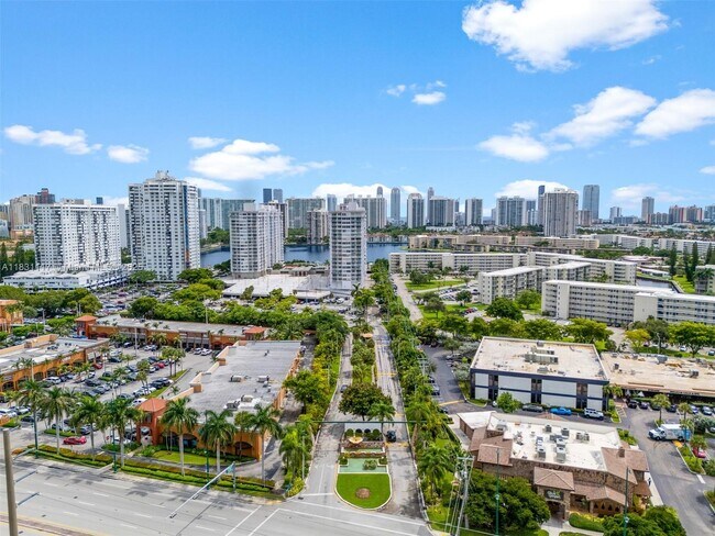 Building Photo - 18031 Biscayne Blvd