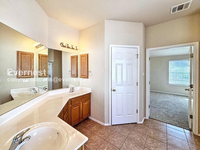 Building Photo - 3505 Fitzroy Ave