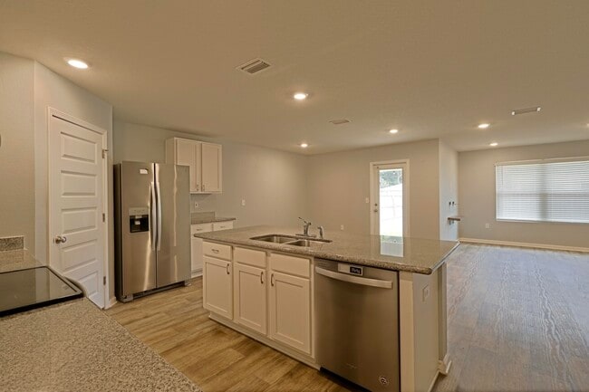 Building Photo - 5747 Guinevere Ln