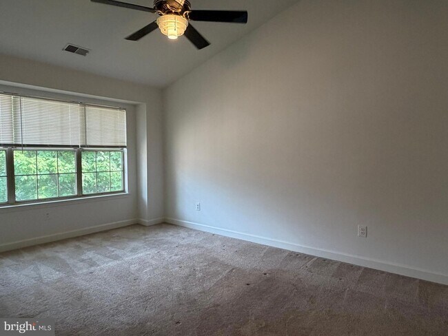 Building Photo - 5911 Barbados Pl