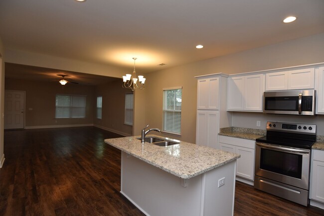 Building Photo - Remodeled Cute Modern Home In the Heart Of Richmond Hill