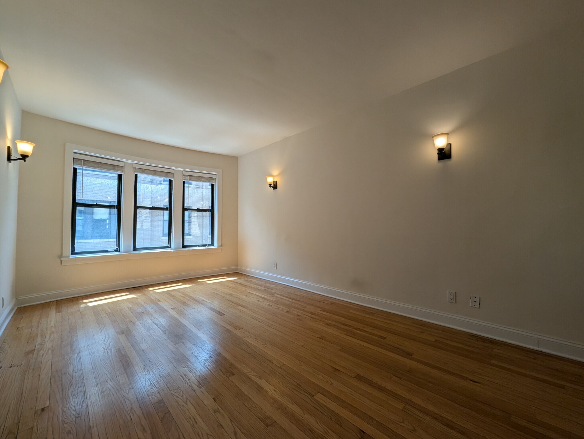 Building Photo - 4036 N Ashland Ave