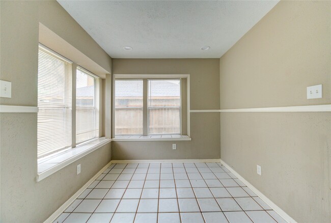 Building Photo - 15403 Meadow Village Dr