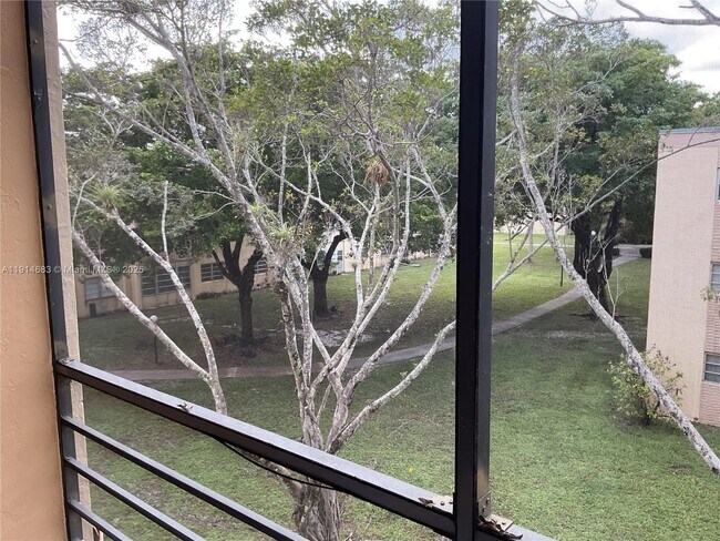 Building Photo - 301 Cambridge Rd