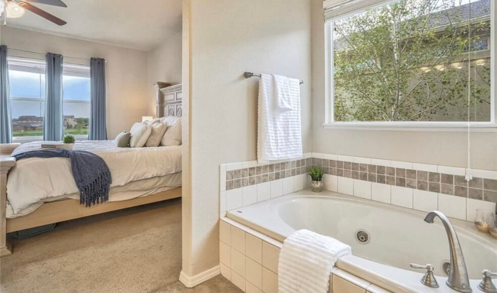 Whirlpool tub - 10382 Capital Peak Way