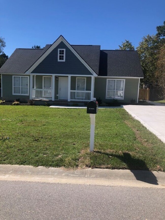 Building Photo - Newly Renovated Home Winslow Subdivision