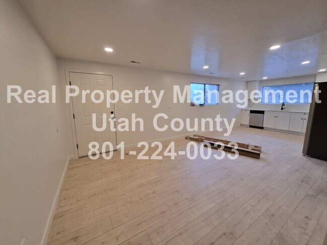 Building Photo - 1146 W 100 N